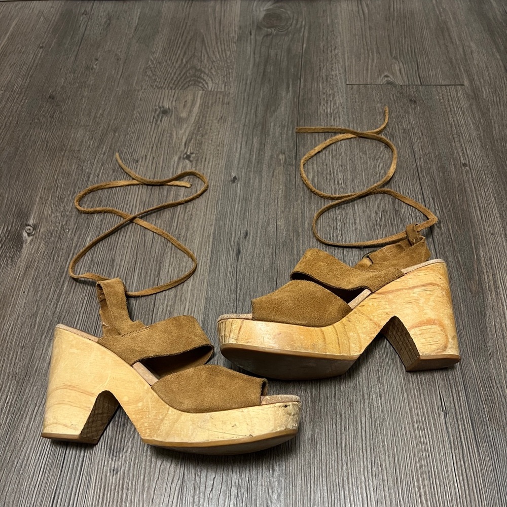 Free People Vintage Brown/Tan clogs